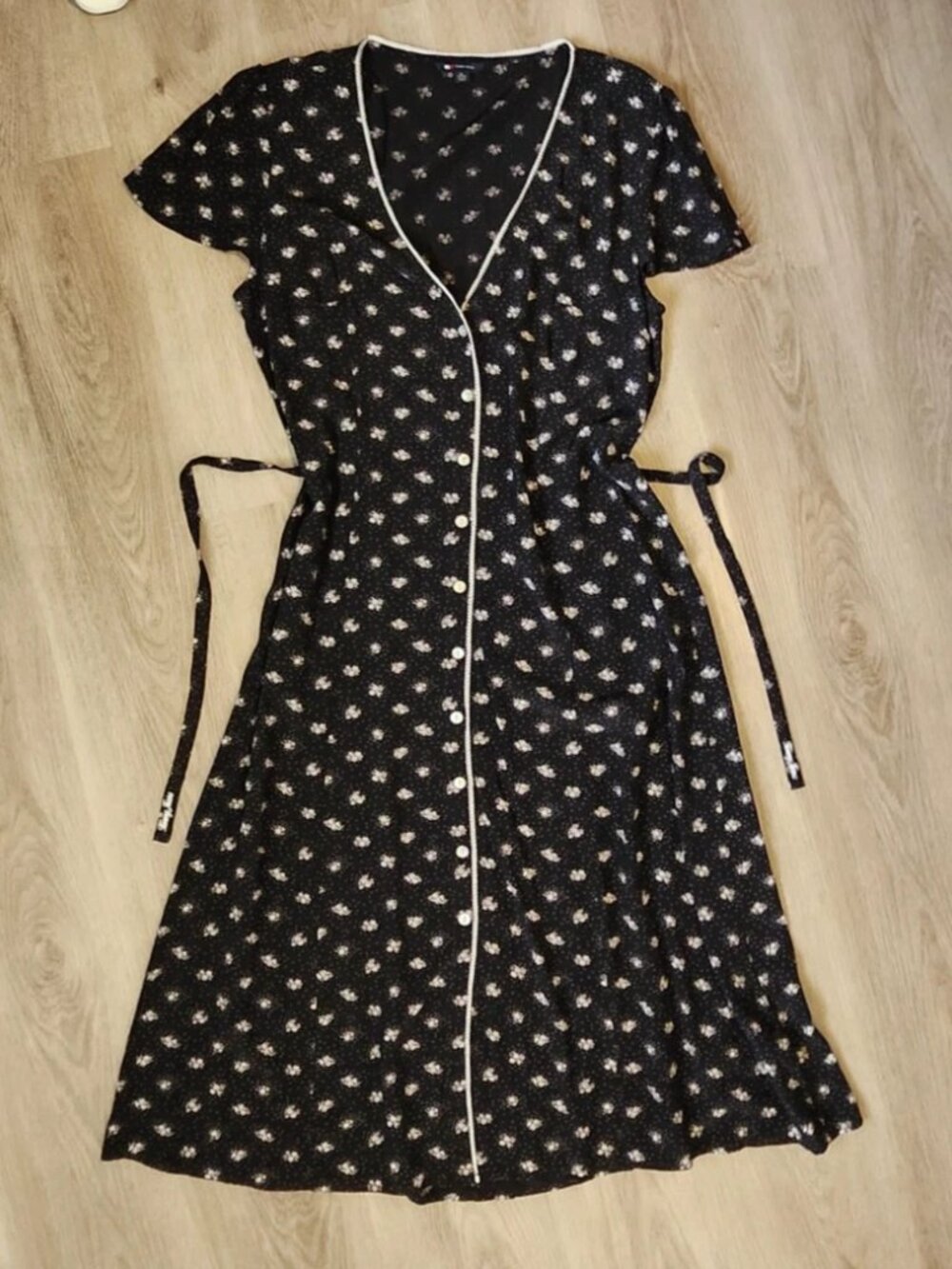 Tommy Jeans Dress XL Satin Feel Black Floral Tie Back V Neck 90's off duty Model - Picture 5 of 12